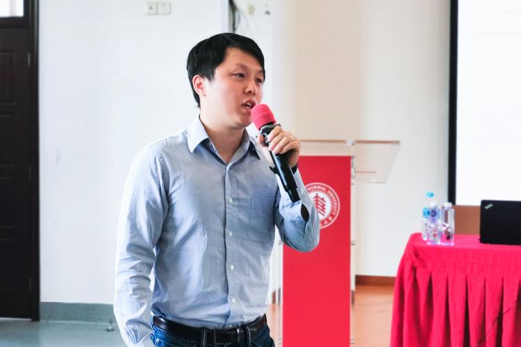 管理前沿实践类课程系列"企业数字化转型前沿与实践应用 "精彩开讲